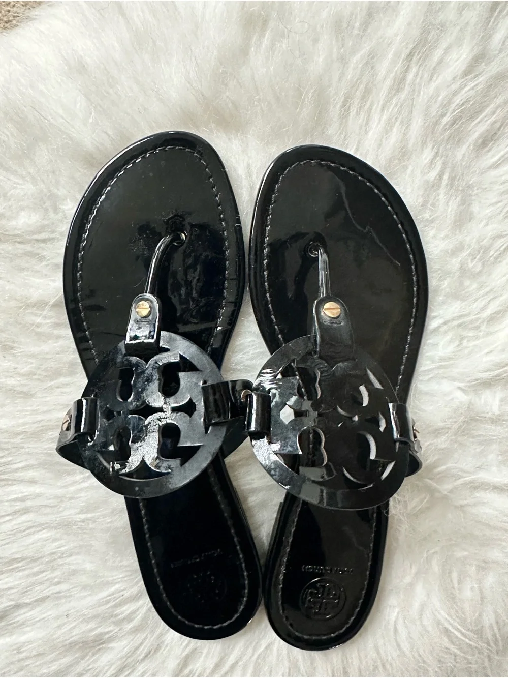 TORY BURCH Black Patent Women's Logo-Style Thong Sandals